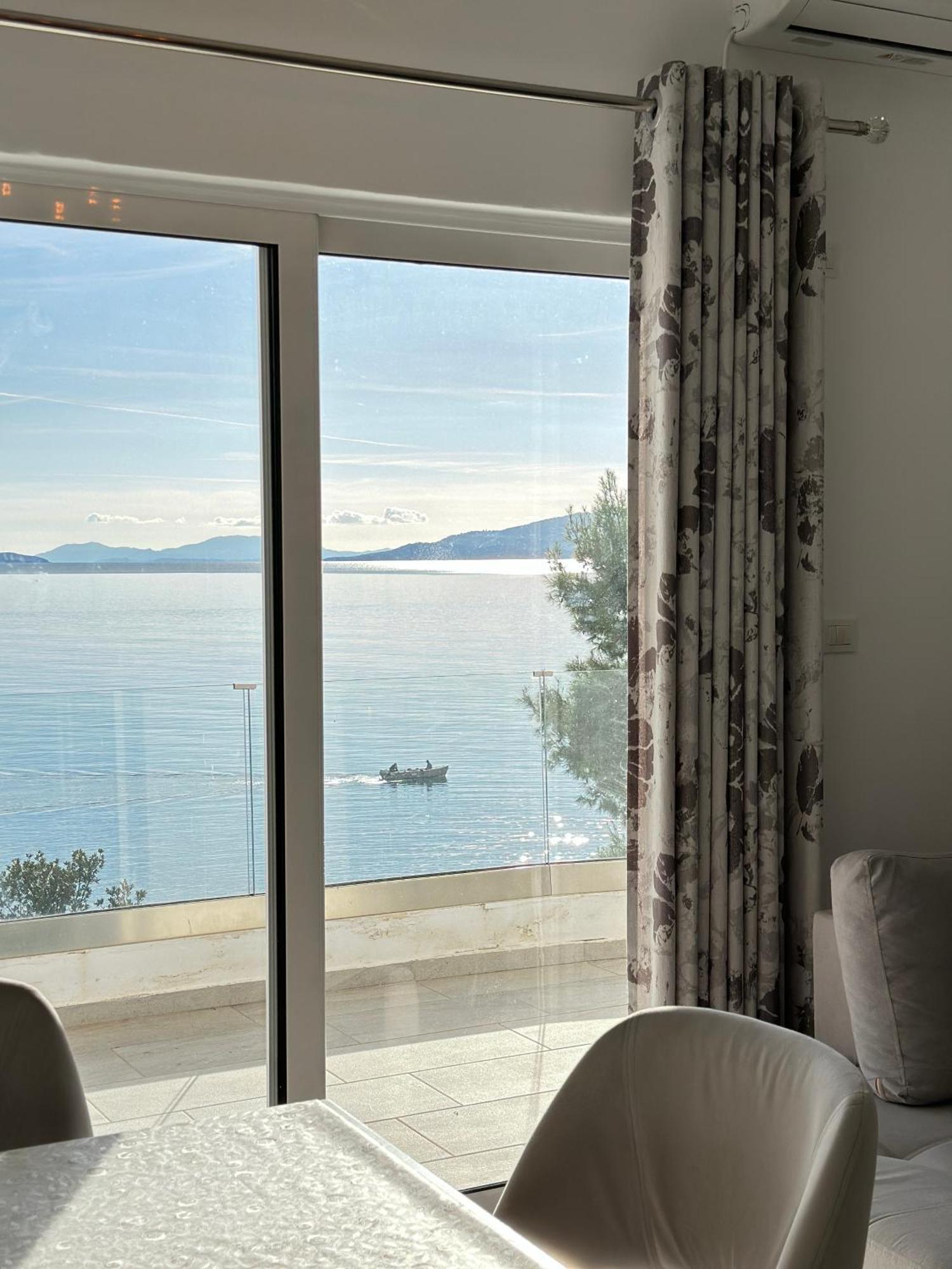 The Hill Sea View Apartment Sarandë エクステリア 写真