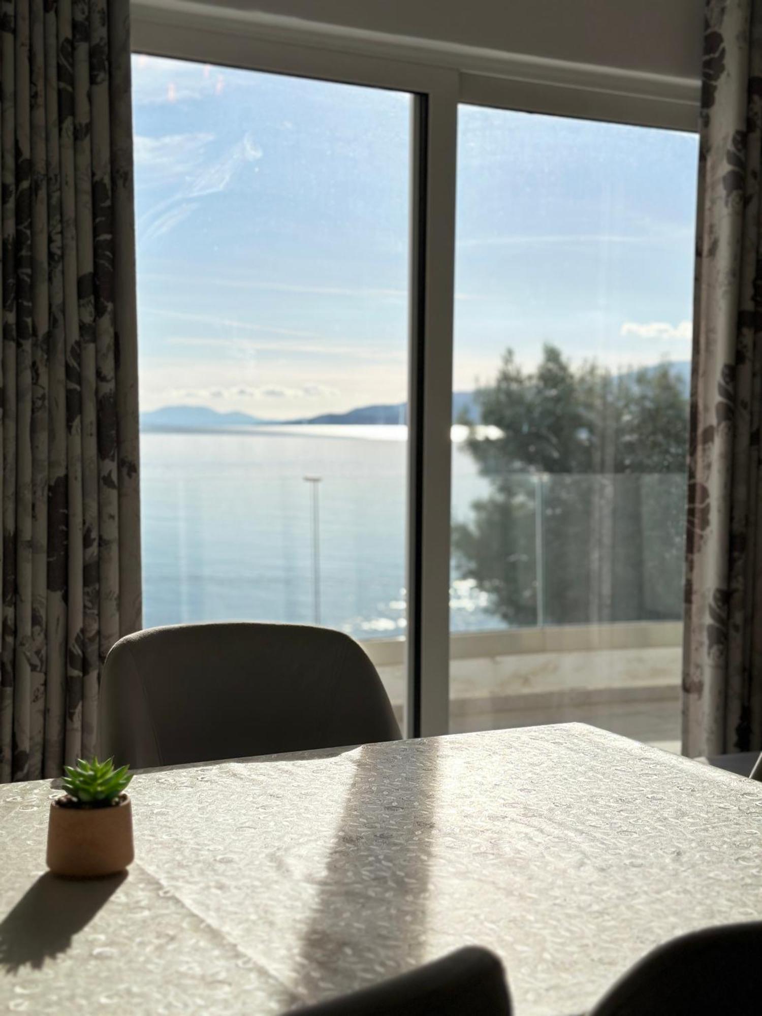 The Hill Sea View Apartment Sarandë エクステリア 写真